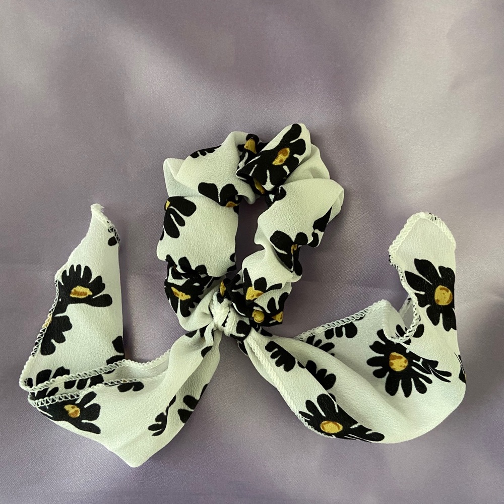 Daisy Ribbon Hair Tie Scrunchies - Picture 5 of 7